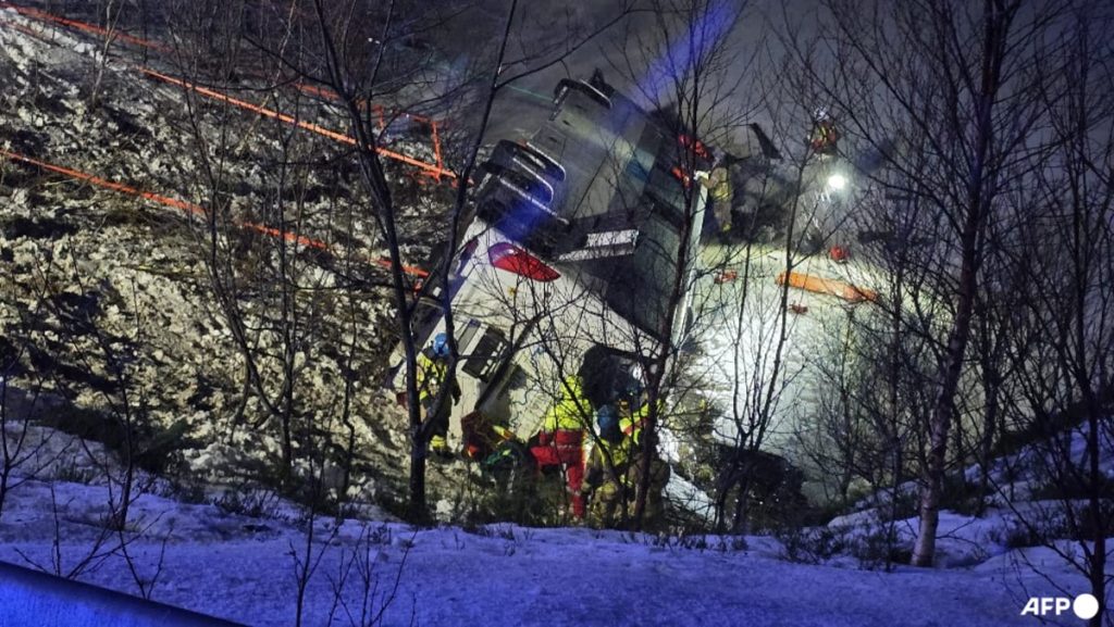 Tiga tewas, empat terluka dalam kecelakaan bus di Norwegia