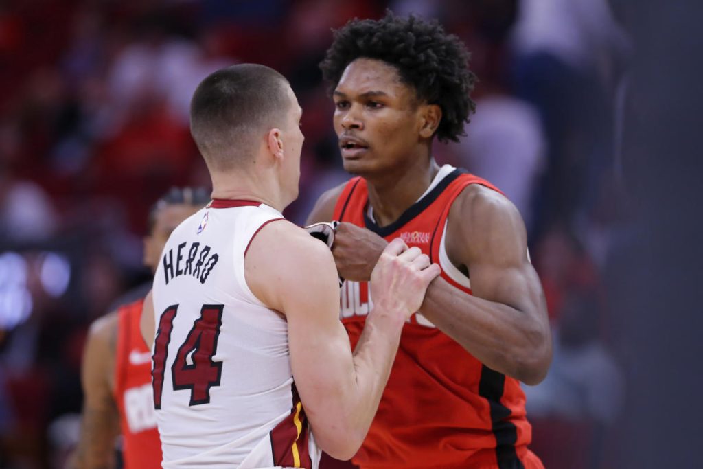 Amin Thompson, Terry Rozier diskors saat NBA menjatuhkan hukuman atas perkelahian Heat-Rockets