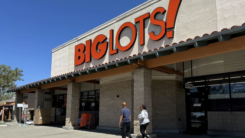 Big Lots conducts going-out-of-business sales after sale of company falls through