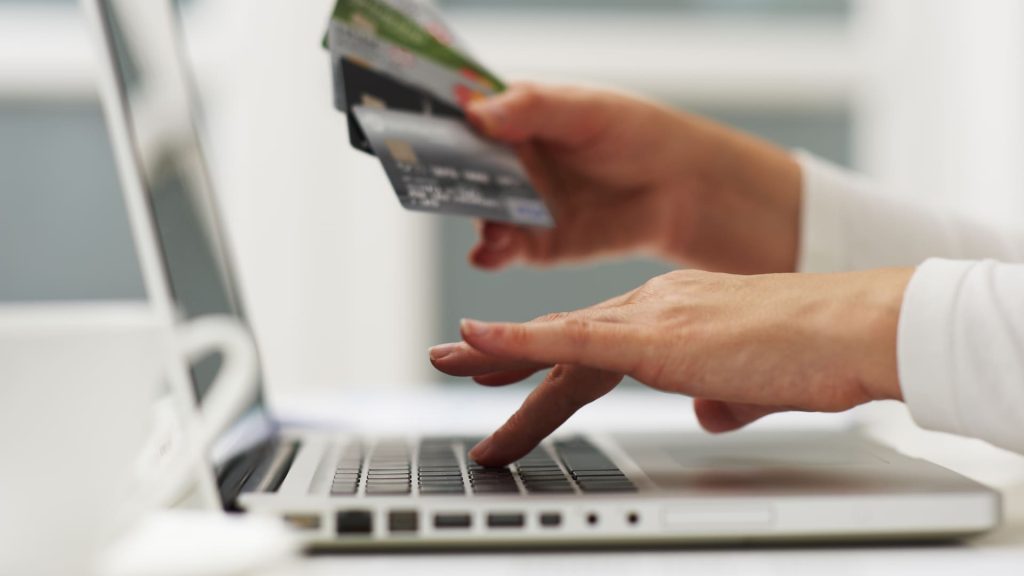 Charge Card vs. Credit Card: What’s the Difference?