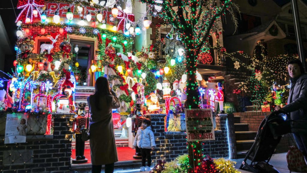 Holiday decor spending could help retailers