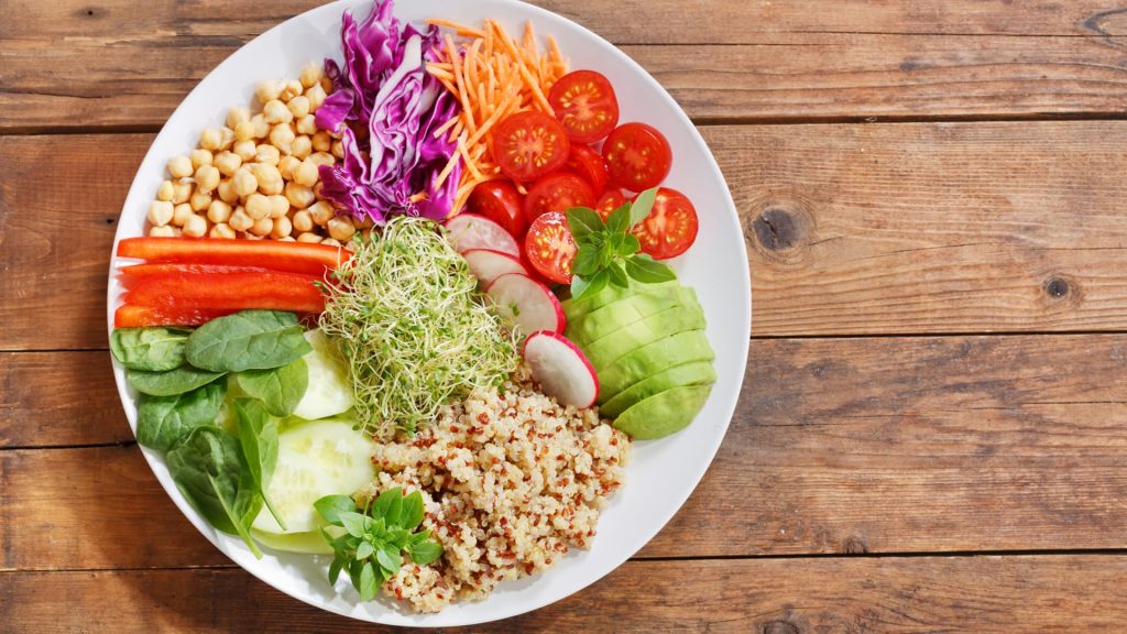 Inilah yang ada dalam salad berwarna-warni dan padat nutrisi dari dokter umur panjang