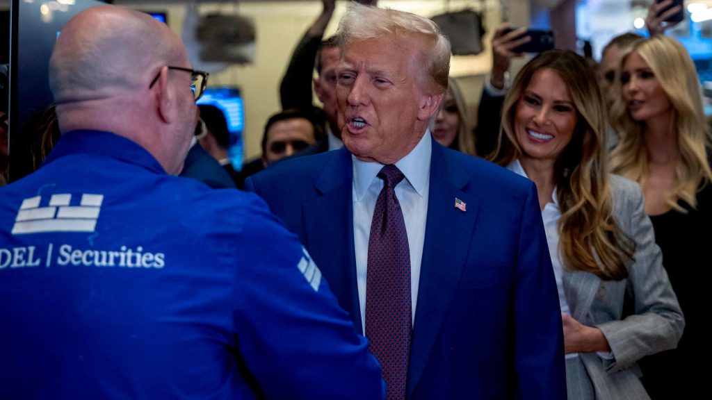 Jim Cramer menjelaskan pentingnya penampilan Trump di NYSE