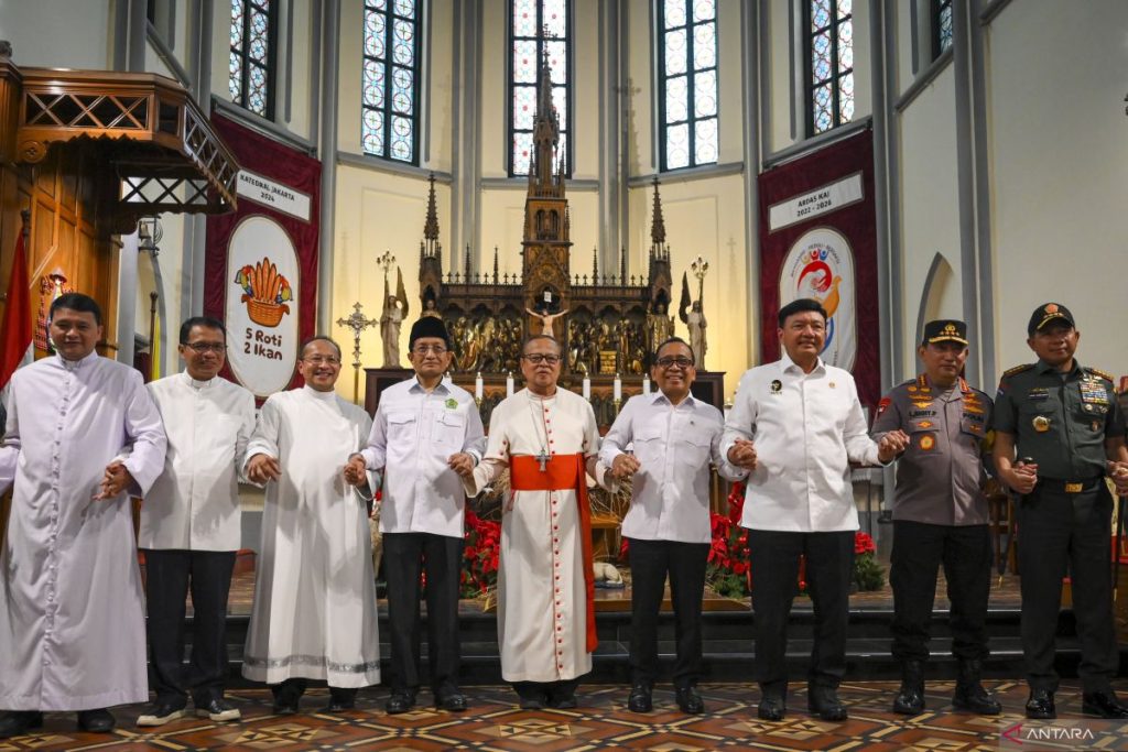 Kapolri memeriksa keamanan di Katedral pada Malam Natal