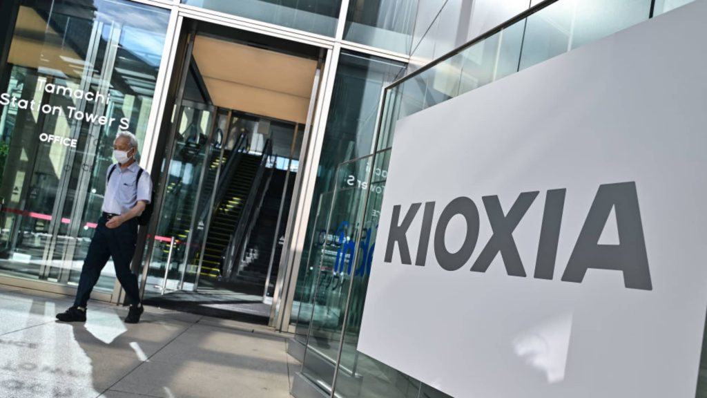 Kioxia shares climb slightly on debut in Tokyo after 0 million IPO