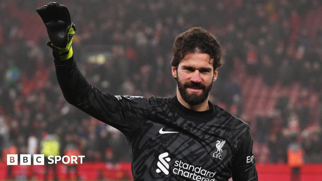 Kiper Liverpool Alisson mendesak rekan satu timnya untuk “menciptakan sejarah sendiri”