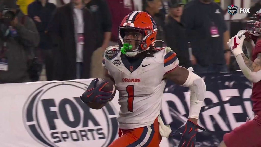 Kyle McCord melakukan touchdown kelima dalam permainan tersebut, serangan dari jarak 33 yard ke Laquint Allen, memperluas keunggulan Syracuse vs.