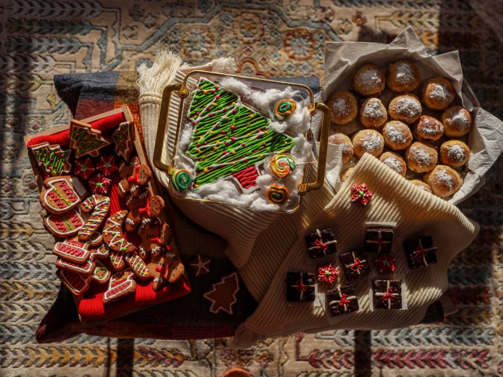 Menumbuhkan harapan di Gaza: Membuat kue Natal di tenda pengungsian | Konflik Israel-Palestina