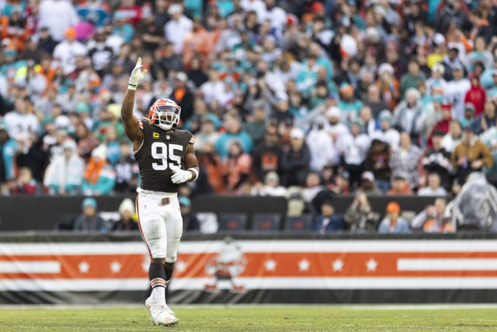 Myles Garrett menjadi satu-satunya pemain dalam sejarah NFL dengan lebih dari 14 karung dalam 4 musim berturut-turut