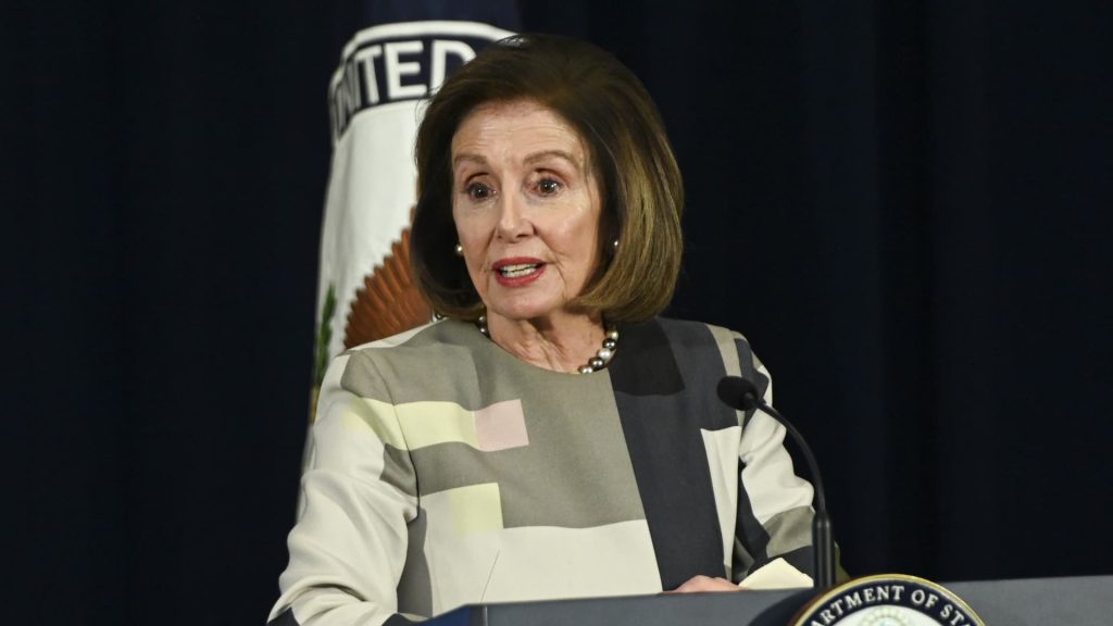 Nancy Pelosi menjalani penggantian pinggul setelah cedera di Luksemburg