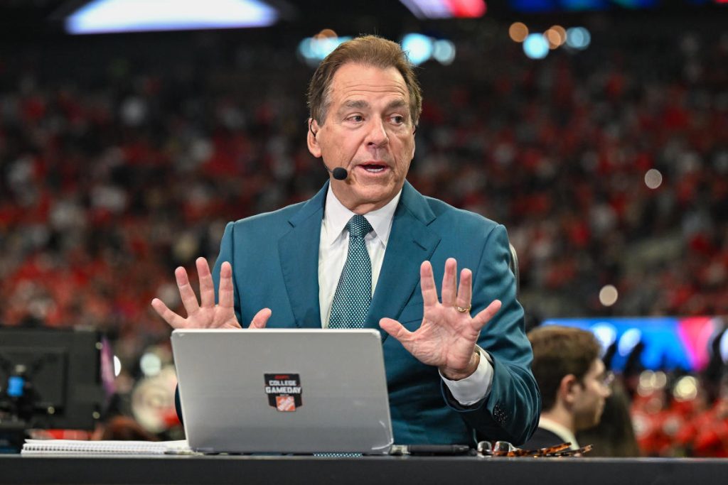 Nick Saban mengkritik penggemar Ohio State yang mengabaikan pencalonan CFP karena ‘obsesi psikotik’ terhadap Michigan