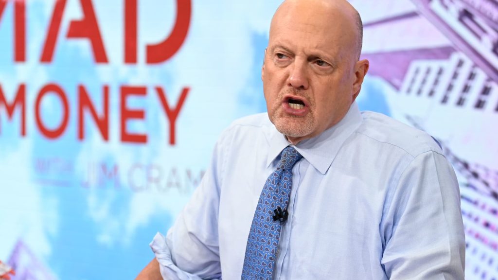 Jim Cramer merefleksikan bagaimana hari-hari pertama Trump menjabat berdampak pada saham