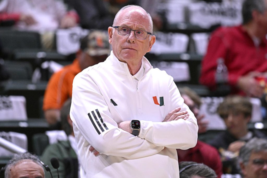 Pelatih lama bola basket putra Miami Jim Larranaga dikabarkan akan mundur