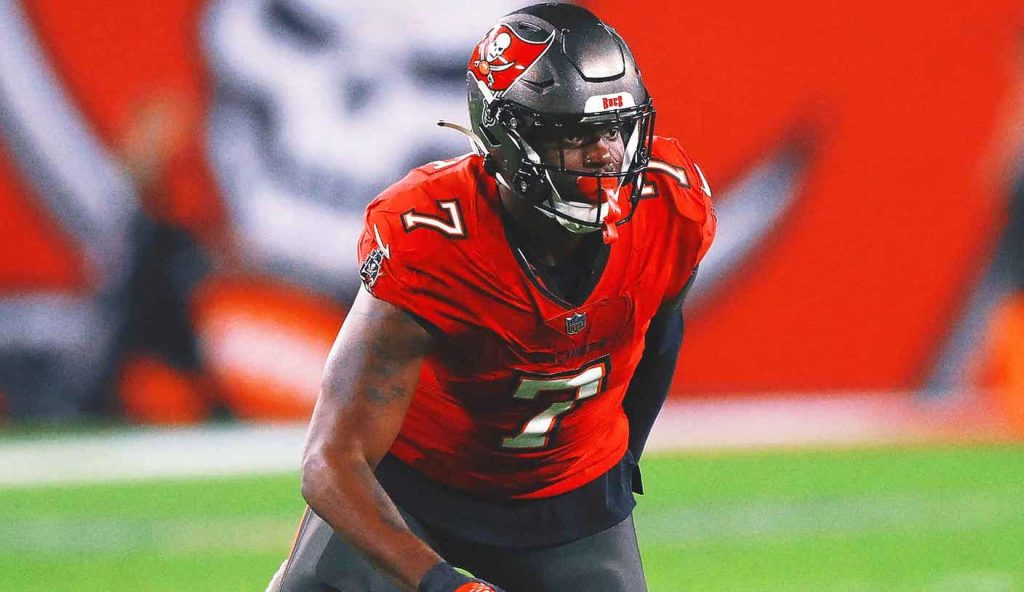 Pro Bowl LB Shaquil Barrett tidak pensiun untuk melanjutkan karir bersama Buccaneers