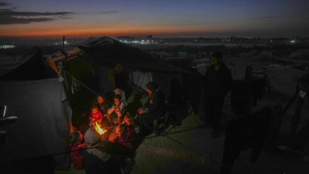 Rumah Sakit Gaza mengatakan tiga bayi meninggal karena ‘penurunan suhu yang parah’