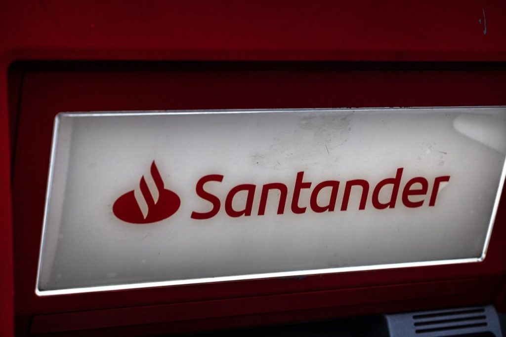 Santander Akan Menjual Saham Credit Agricole’s Caceis Kembali ke Bank Prancis