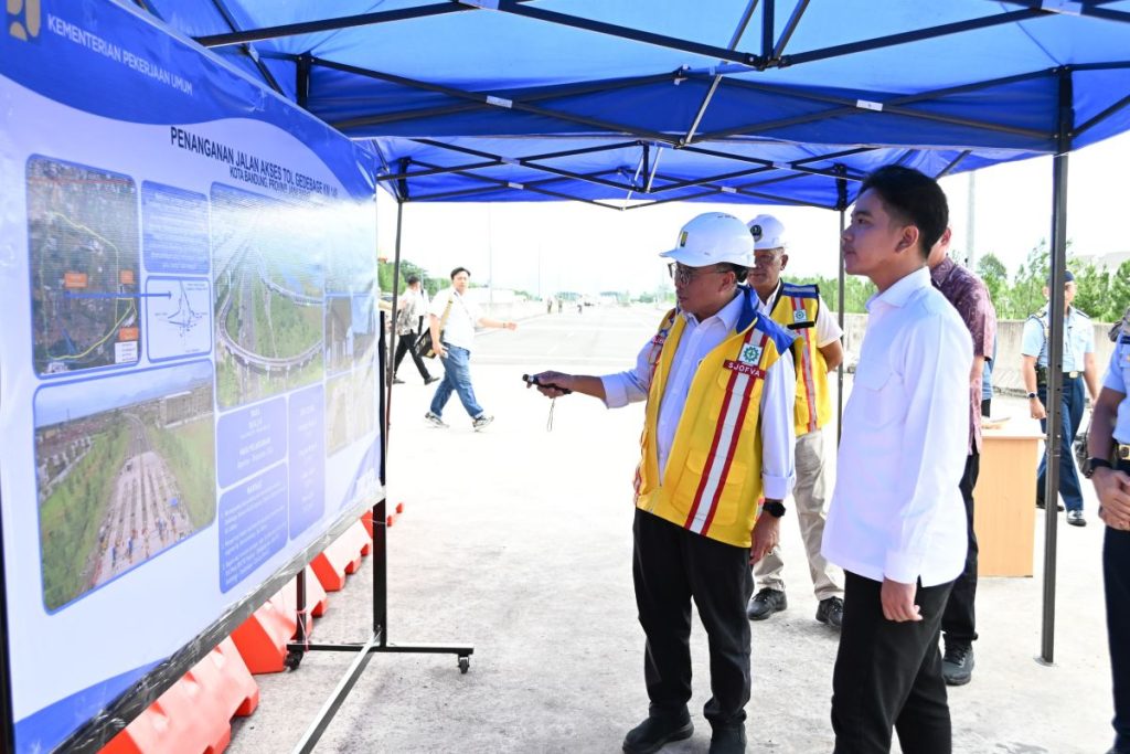 VP Gibran reviews readiness of Bandung toll road for holidays