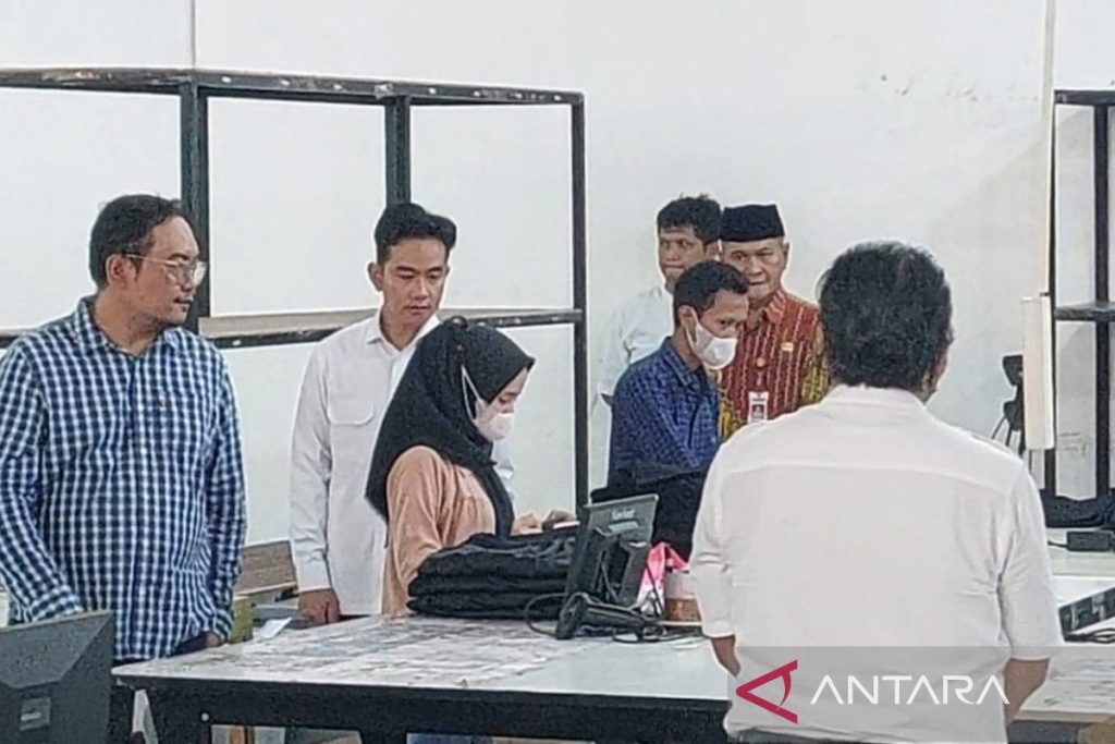 VP menggarisbawahi perlunya mendorong produktivitas, penggunaan produk lokal