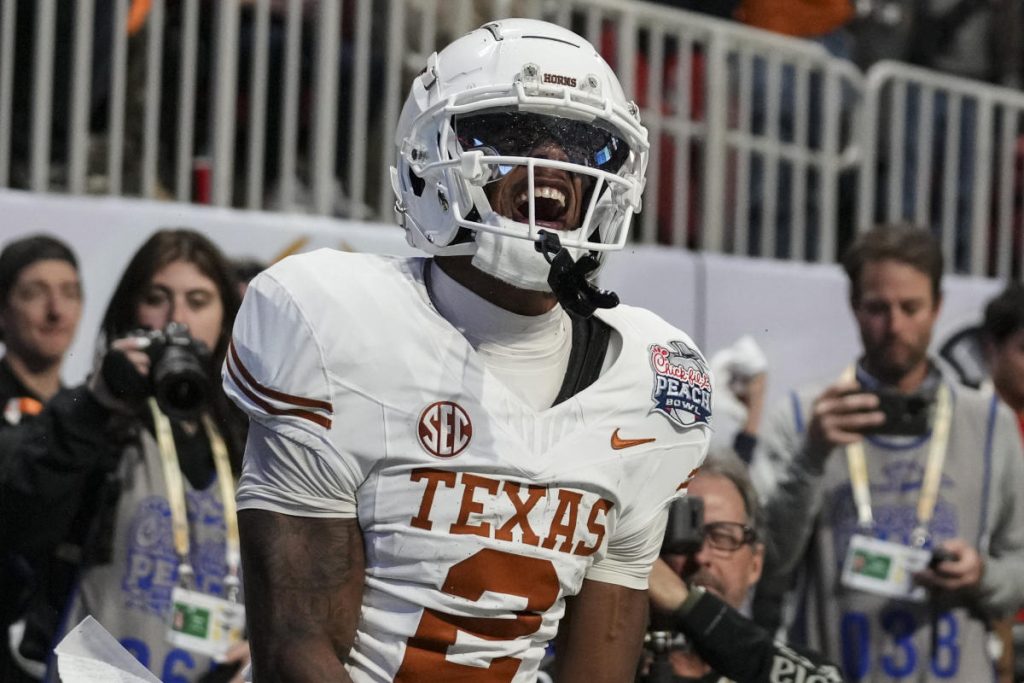 Playoff Sepak Bola Perguruan Tinggi: Texas lolos dari Arizona State dalam film thriller Peach Bowl perpanjangan waktu ganda