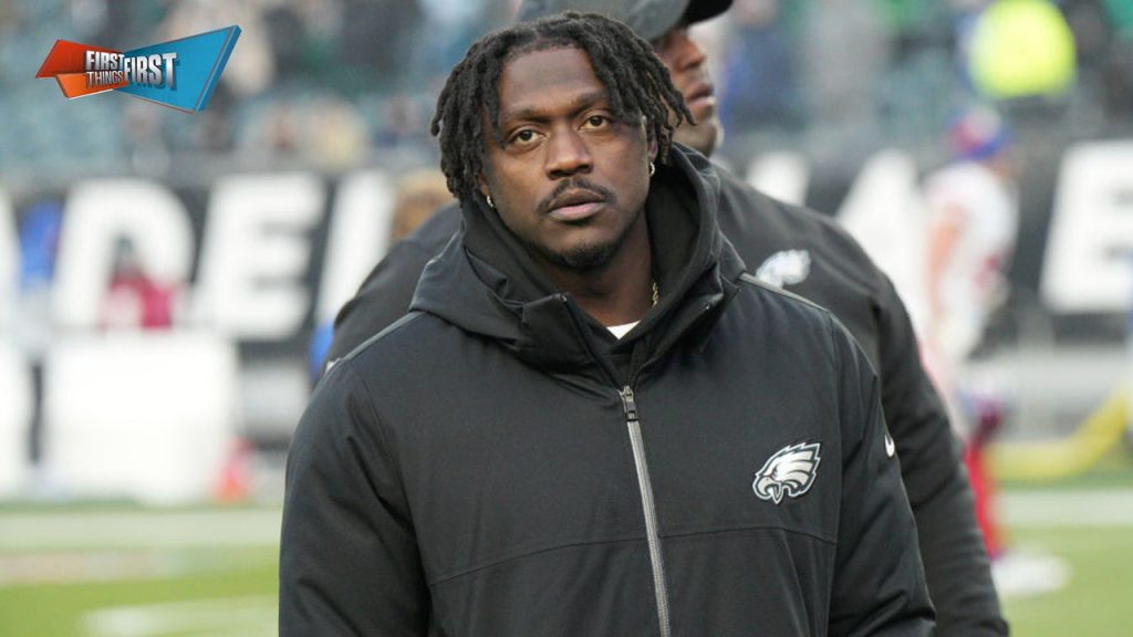 AJ Brown terlihat membaca ‘Inner Excellence’ selama Eagles-Packers | Hal Pertama Yang Pertama