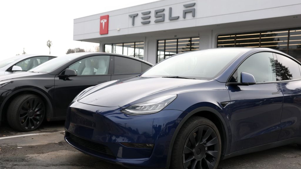 AS membuka penyelidikan 2,6 juta kendaraan Tesla atas fitur mengemudi jarak jauh