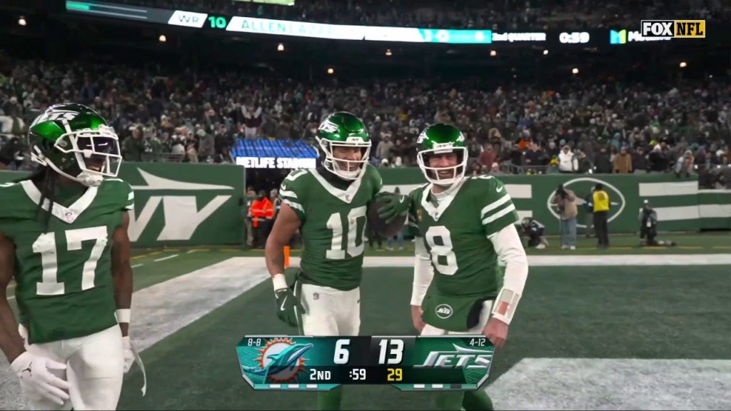 Aaron Rodgers menemukan Allen Lazard untuk TD 13 yard, memberi Jets keunggulan 15-6 atas Dolphins | Sorotan NFL