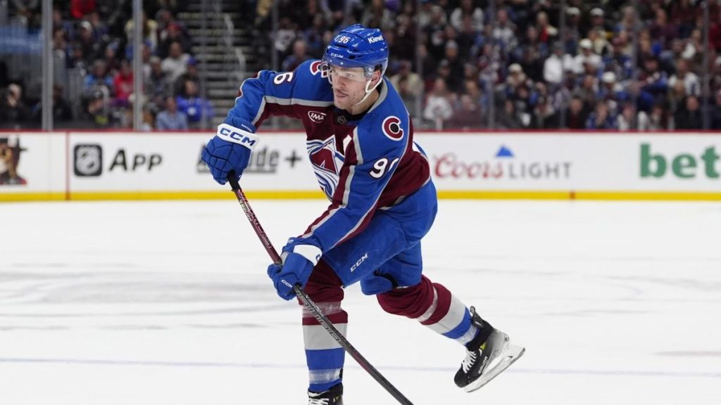 Badai memperoleh Rantanen dari AVS, Hall dari Blackhawks dalam perdagangan 3-tim