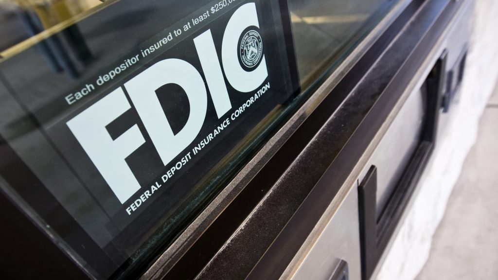 Bagaimana masa jabatan kedua Trump bisa berarti jatuhnya FDIC, CFPB