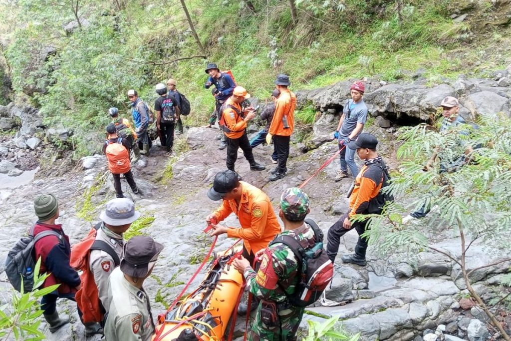 Bali Basarnas retrieves body of Korean national from Mt Agung