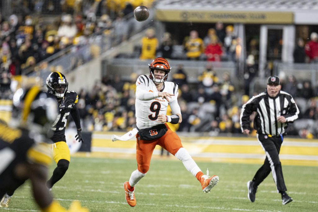 Bengals tetap hidup untuk babak playoff dengan kemenangan atas Steelers, yang kemerosotannya di akhir musim terus berlanjut