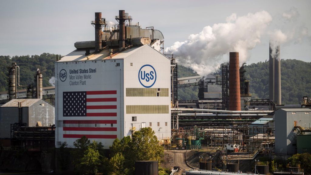 Biden memblokir pengambilalihan US Steel oleh Nippon Steel Jepang, dengan alasan keamanan nasional