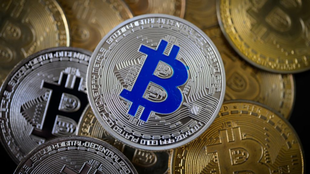 Bitcoin berayun kembali di atas ,000, dalam pembalikan yang menakjubkan, karena sedikitnya data inflasi memicu selera risiko