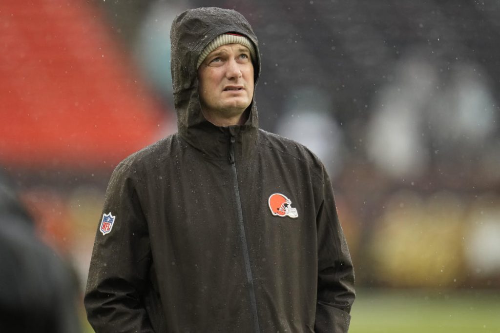 Browns dilaporkan memecat OC Ken Dorsey, pelatih OL Andy Dickerson setelah musim 3-14