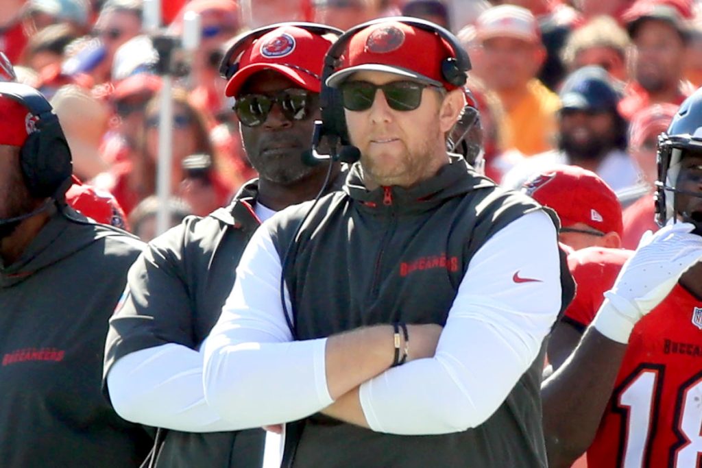 Buccaneers Oc Liam Coen dilaporkan menerima tawaran kepelatihan kepala Jaguar, membalikkan kursus dari ekstensi Tampa Bay