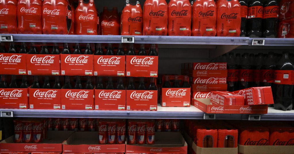 Coca-Cola mengenang minuman di beberapa bagian Eropa di atas tingkat klorat yang tinggi