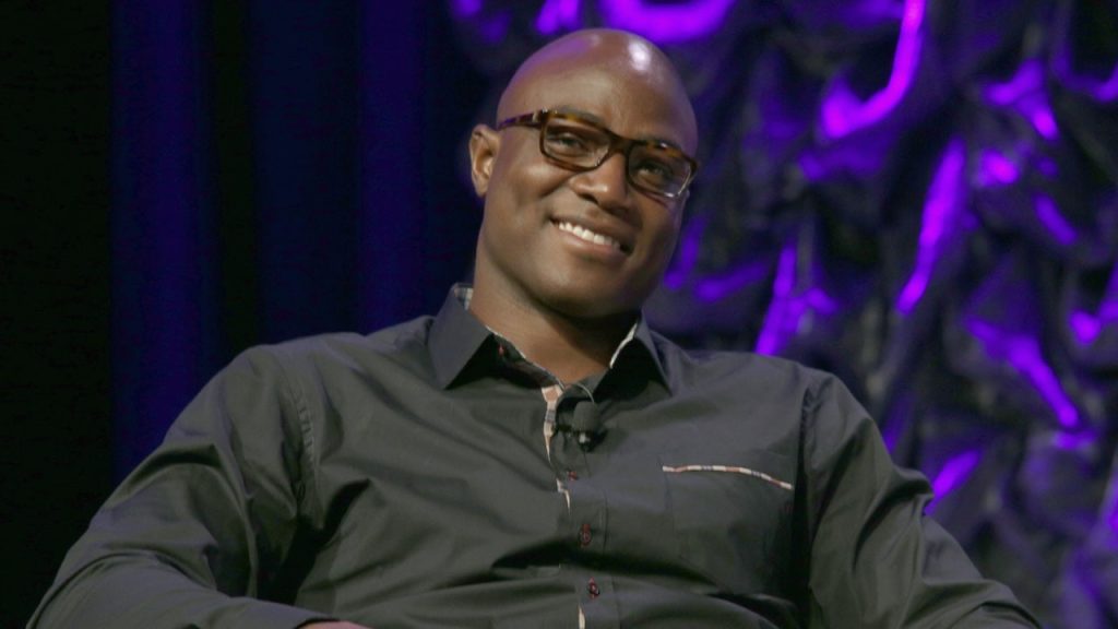 DeMarcus Ware yang hebat dari NFL menyoroti ansambel bintang untuk ledakan iklan terbaru AT&T