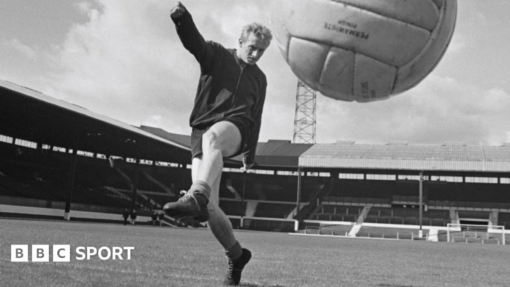 Denis Law: Bocah juling yang tumbuh menjadi raksasa game global