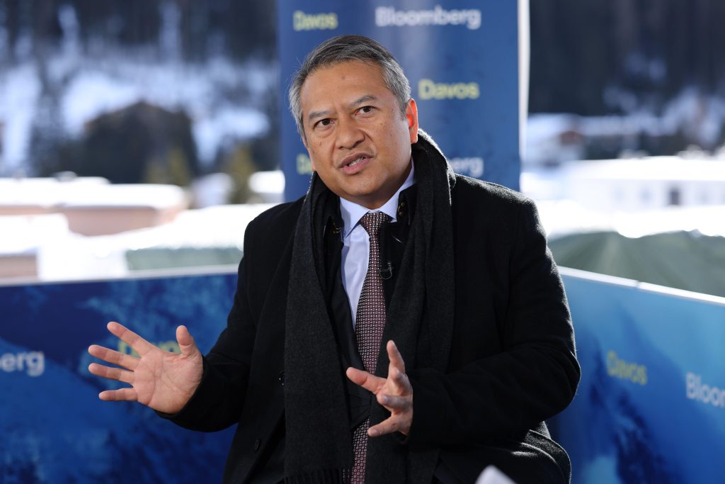 Di Davos, Khazanah dari Malaysia berupaya mengembangkan investasi pasar, menjinakkan risiko Trump