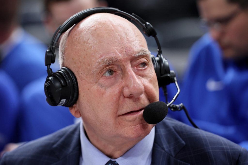 Dick Vitale menunda kembali ke dunia penyiaran karena ‘tantangan kesehatan baru’ setelah kecelakaan di rumah