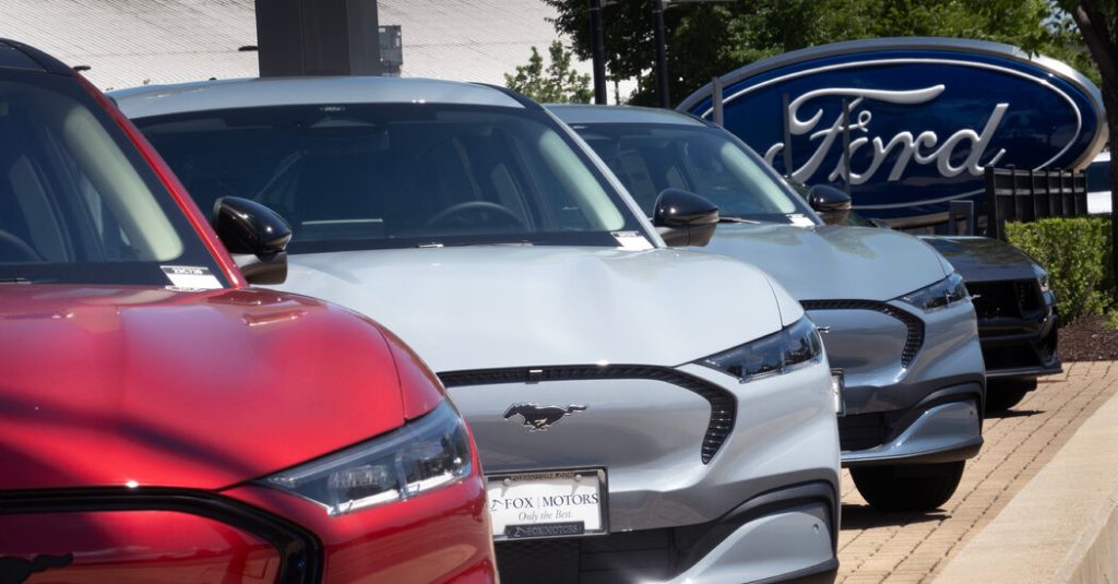 Ford dan General Motors Melaporkan Lonjakan Penjualan, Khususnya untuk Kendaraan Listrik