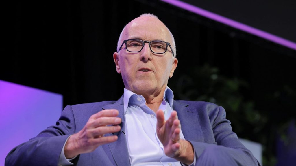 Frank McCourt terbuka untuk mendapatkan 50% saham TikTok setelah komentar Trump