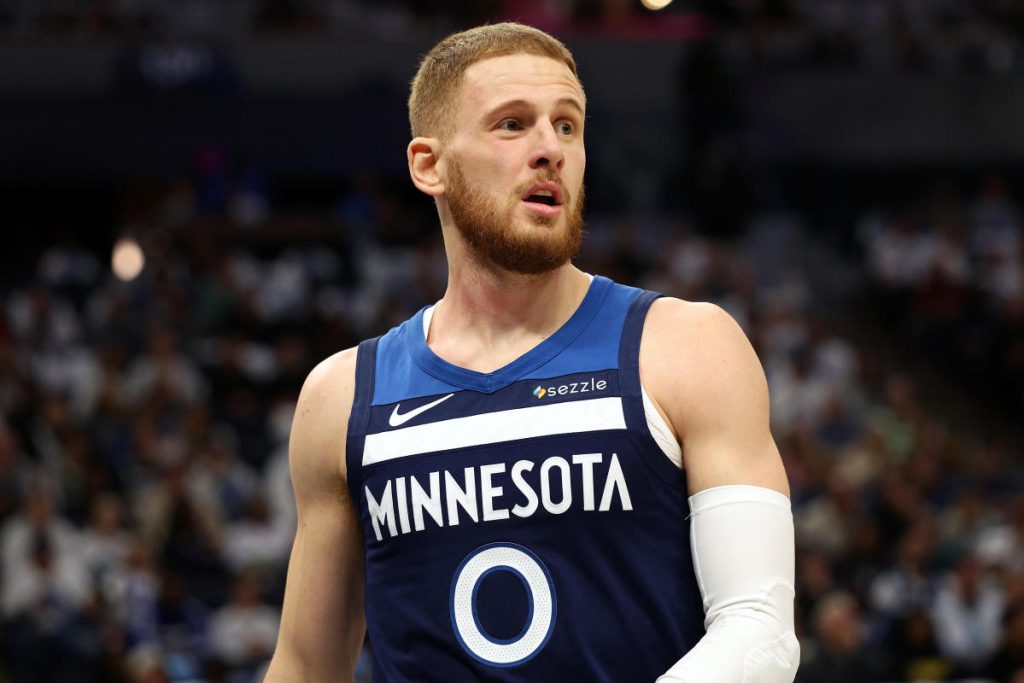 Guard Timberwolves Donte DiVincenzo absen tanpa batas waktu karena cedera jari kaki setelah dipindahkan ke lineup awal