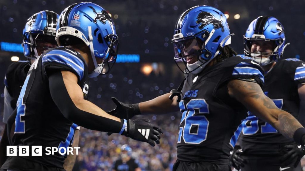 Hasil NFL & rekap minggu ke-18: Detroit Lions meraih unggulan teratas, Denver Broncos & Tampa Bay Buccaneers meraih tempat play-off