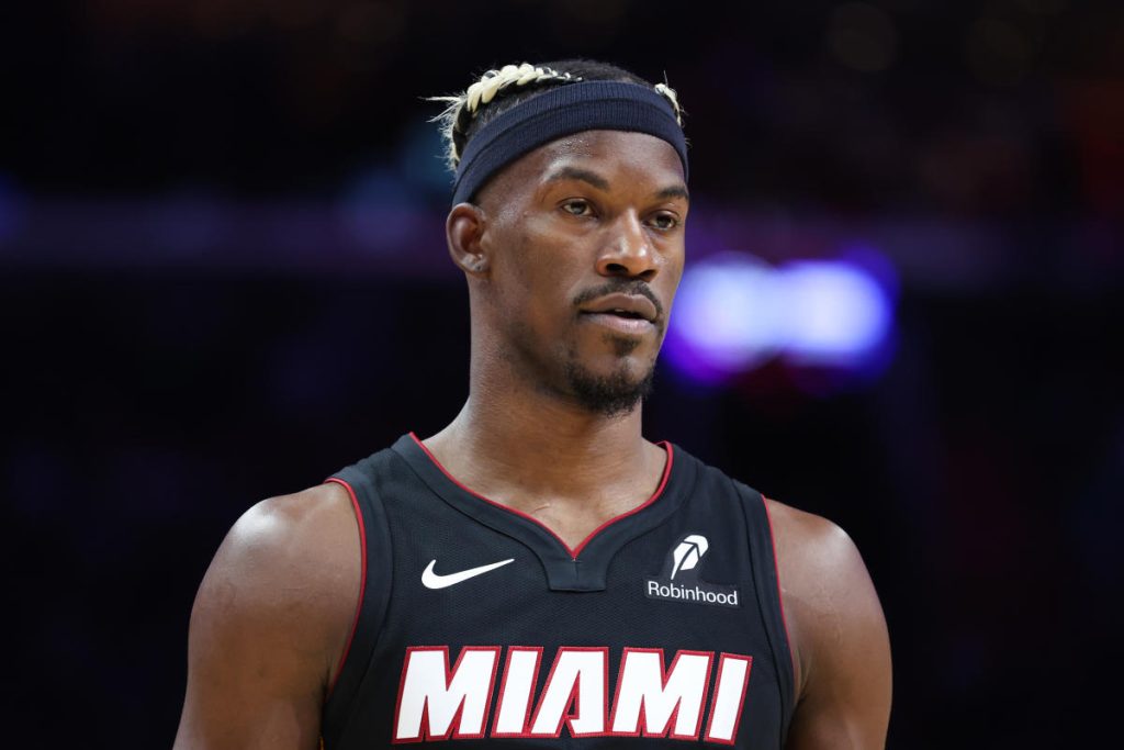 Heat menangguhkan Jimmy Butler selama 2 pertandingan setelah dia ketinggalan penerbangan tim