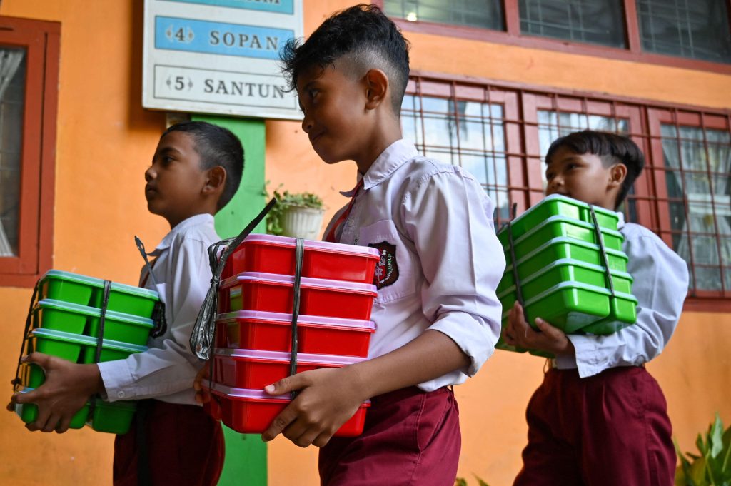 Indonesia meluncurkan program makan gratis yang ambisius untuk memerangi stunting