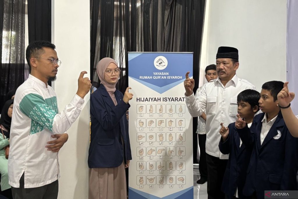 Indonesia’s Baznas awards scholarships to 60 deaf students