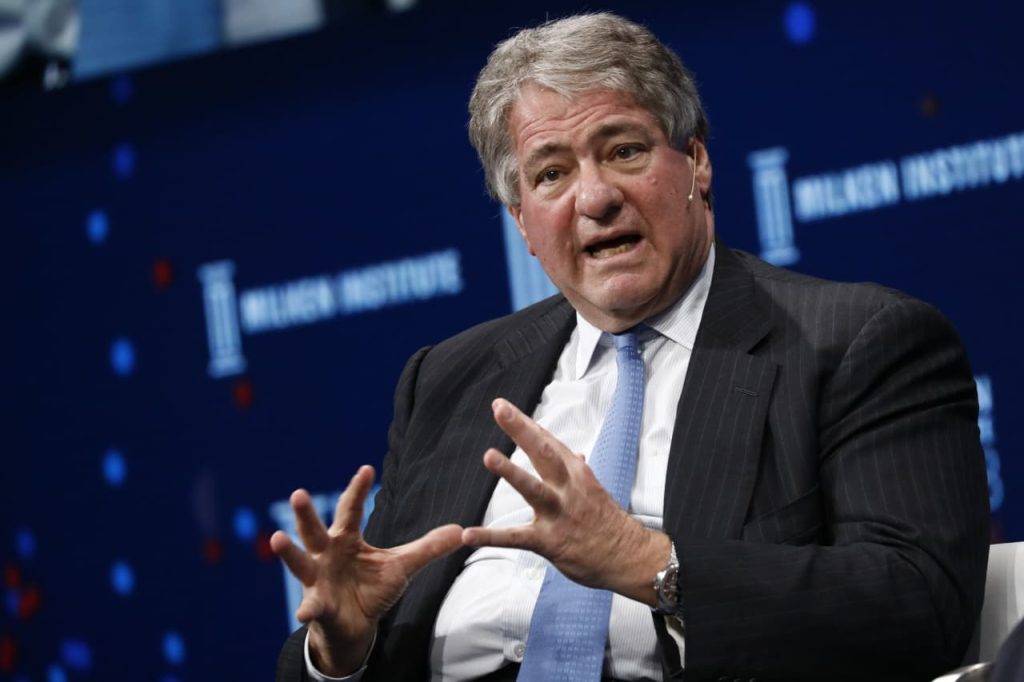 Investor Miliarder Leon Black dalam Pembicaraan dengan Tawaran Jangkar untuk Telegraph Inggris