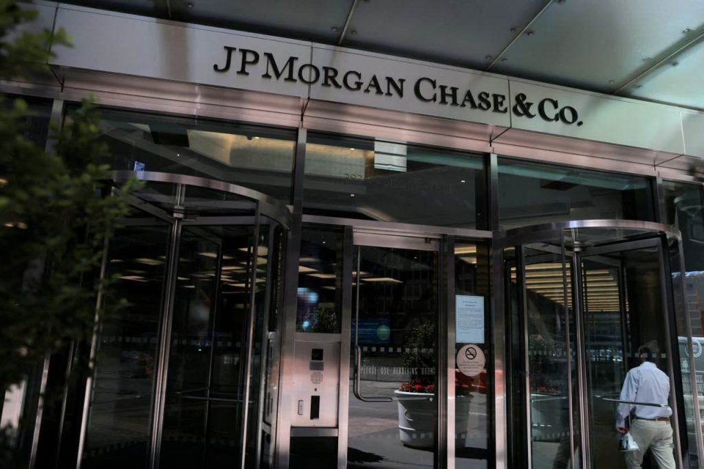 JPMorgan Chase Menonaktifkan Komentar Karyawan Setelah Reaksi Kembali ke Kantor