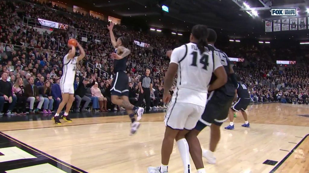 Jabri Abdur-Rahim dari Providence memercikkan 3-pointer untuk memastikan kemenangan 78-68 atas Georgetown