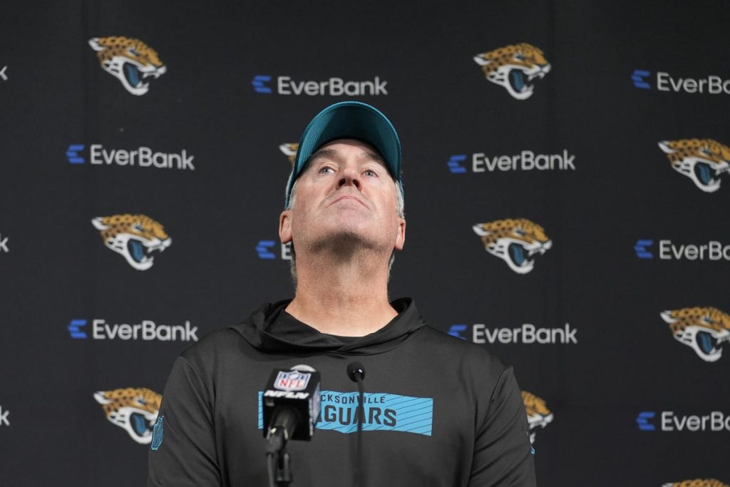 Jaguar pindah dari pelatih Doug Pederson, tetapi GM Trent Baalke akan bertahan